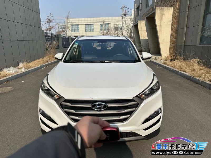 17年现代途胜轿车抵押车出售