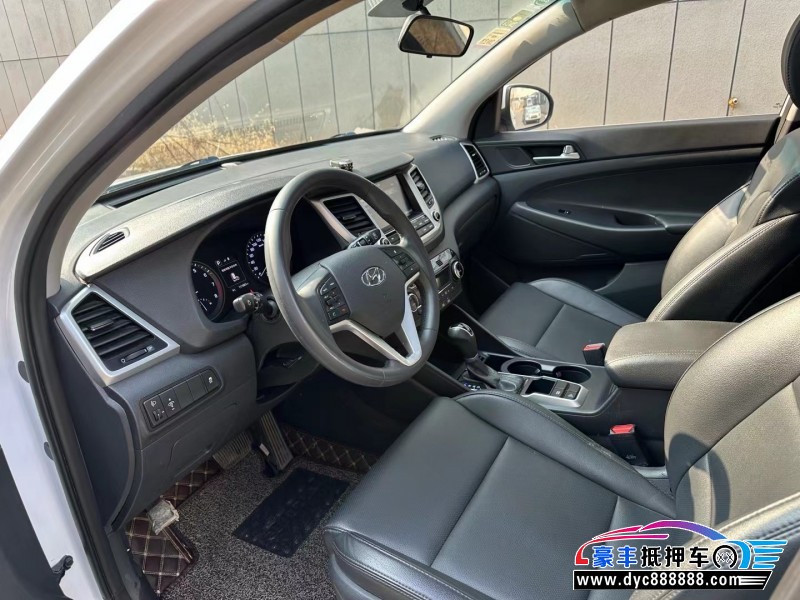 17年现代途胜轿车抵押车出售