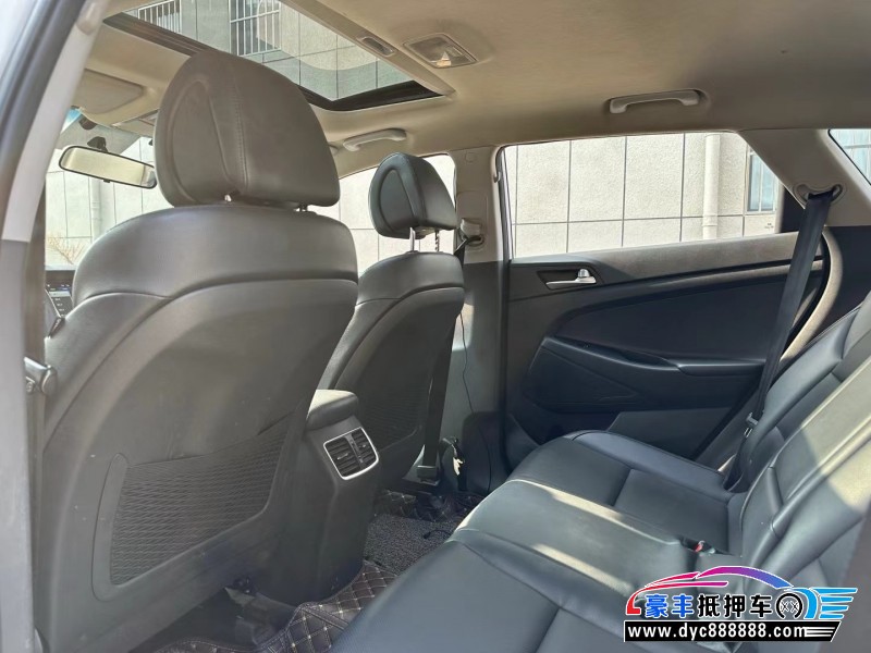 17年现代途胜轿车抵押车出售