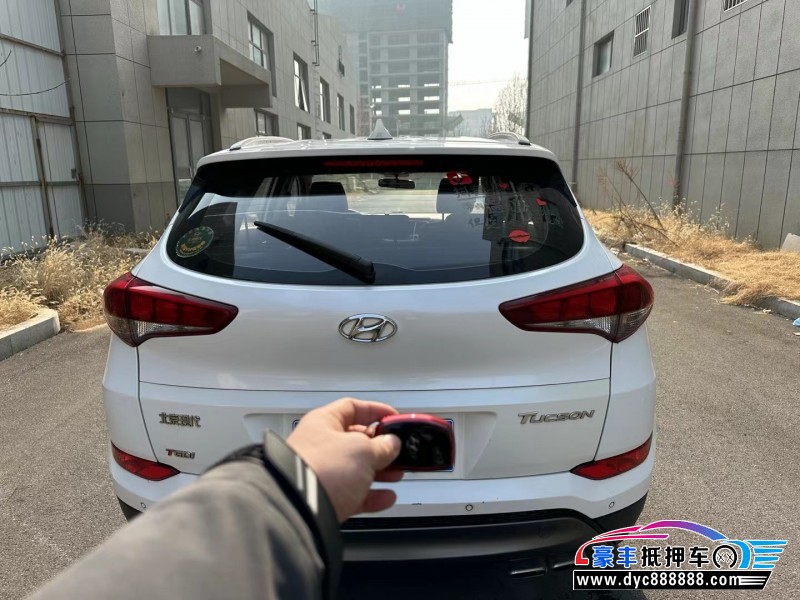 17年现代途胜轿车抵押车出售