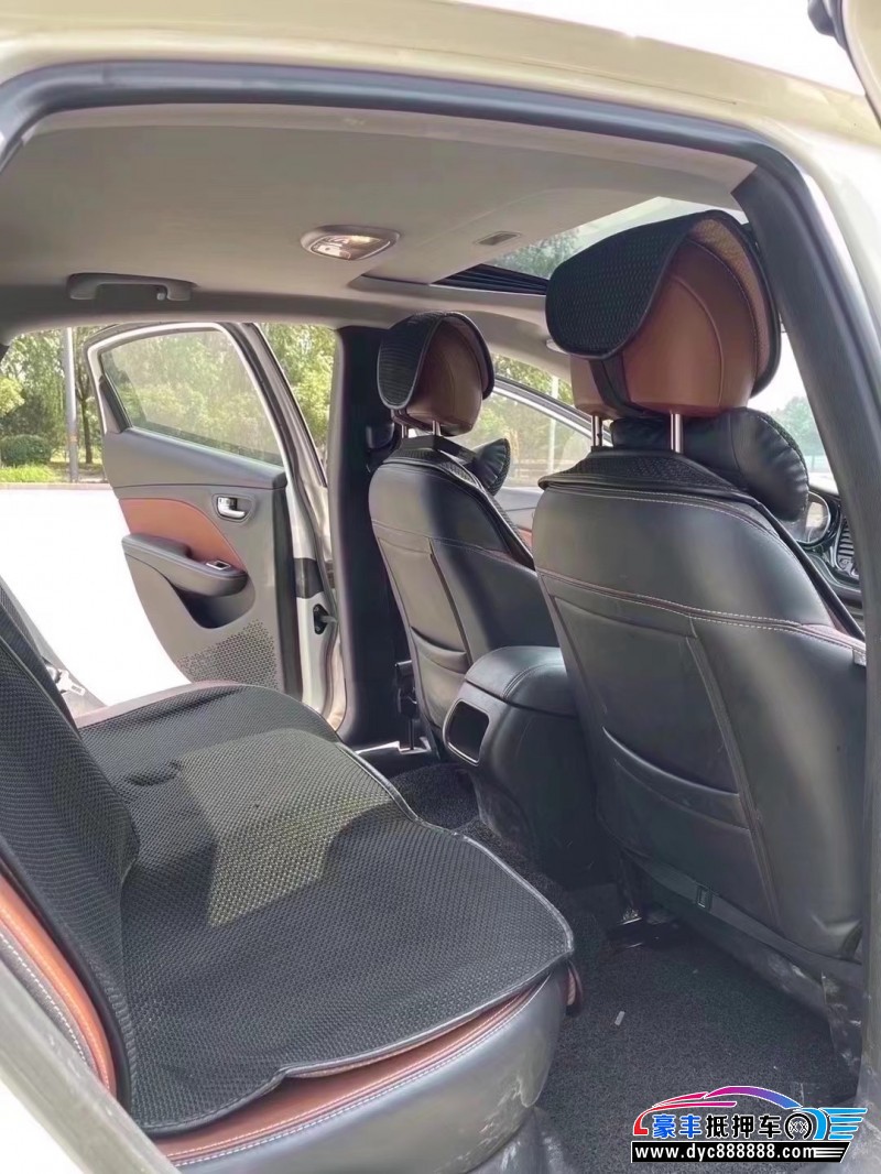 16年菲亚特菲翔轿车抵押车出售