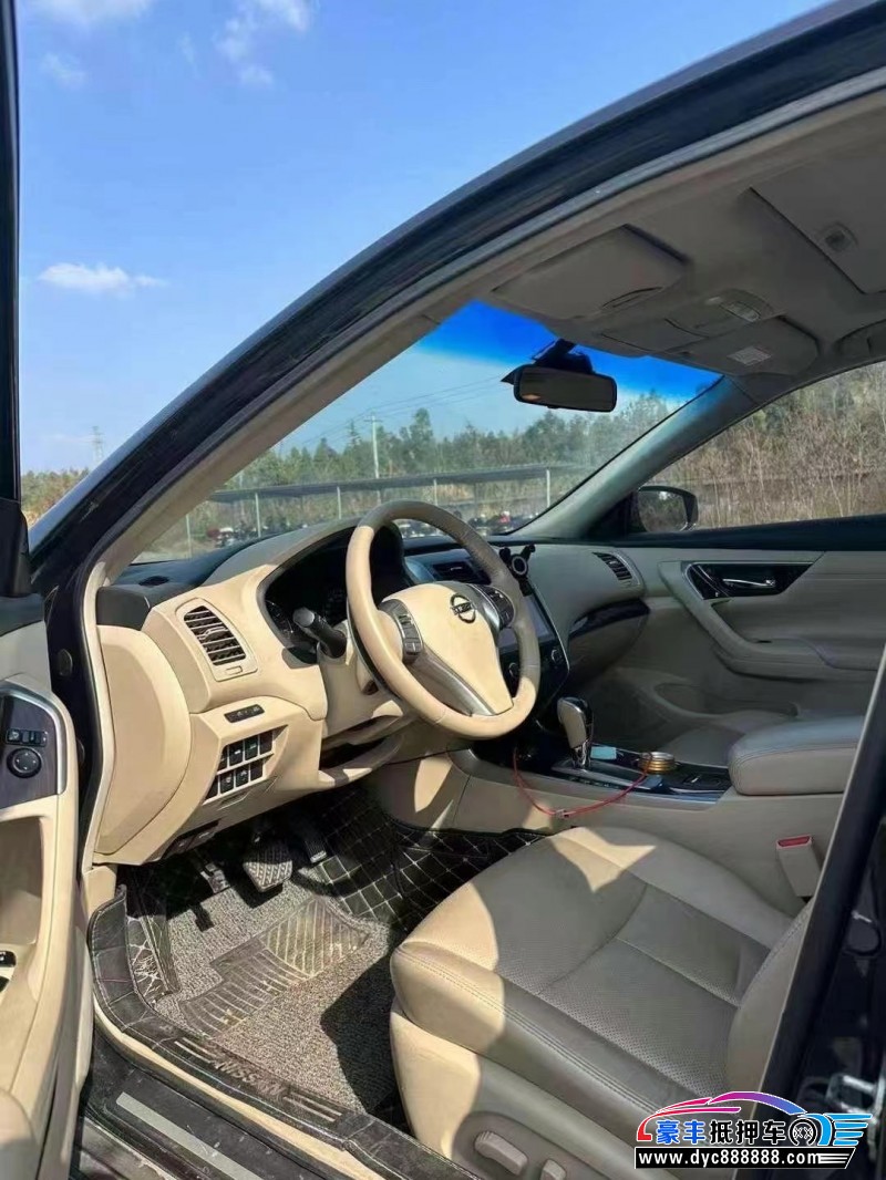 15年日产天籁轿车抵押车出售