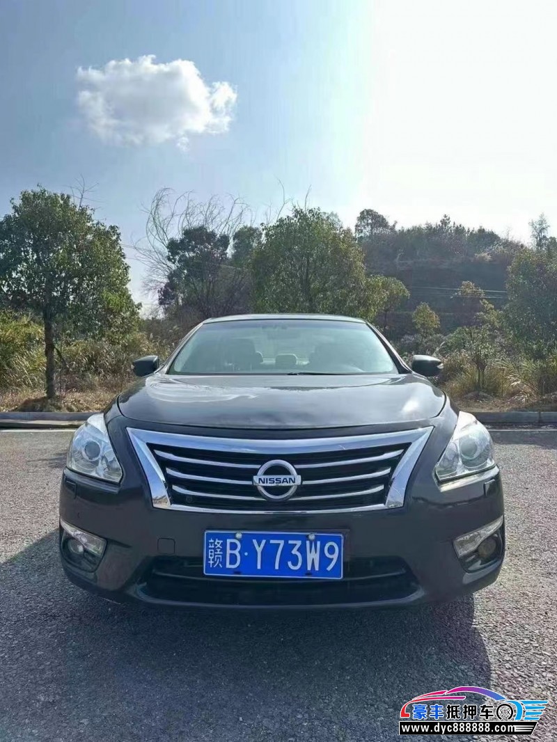 15年日产天籁轿车抵押车出售