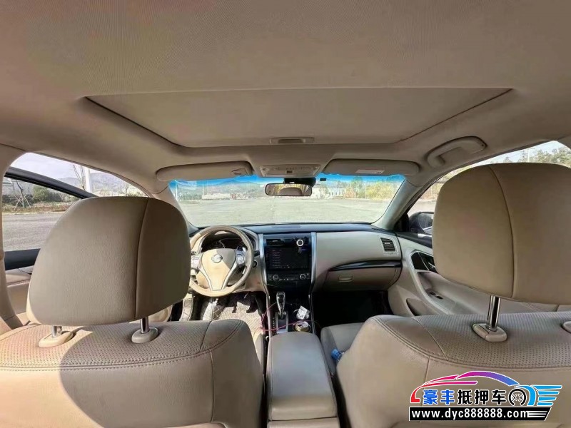 15年日产天籁轿车抵押车出售