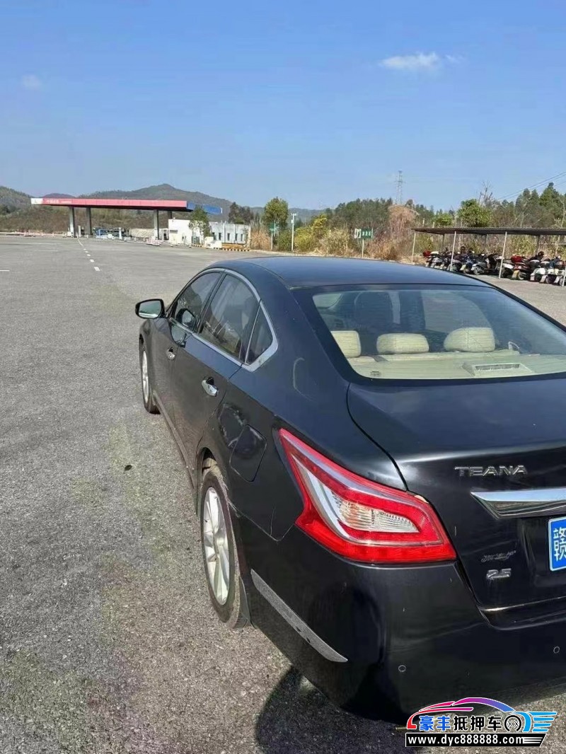 15年日产天籁轿车抵押车出售