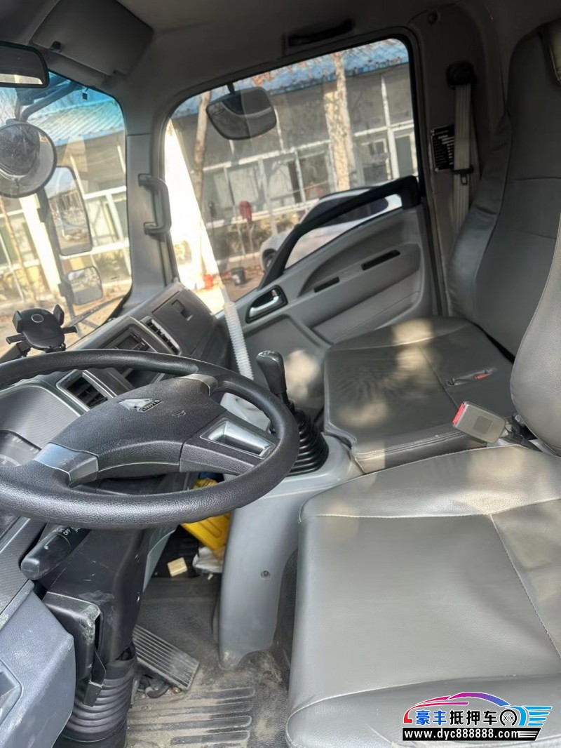 22年重汽豪沃轿车抵押车出售