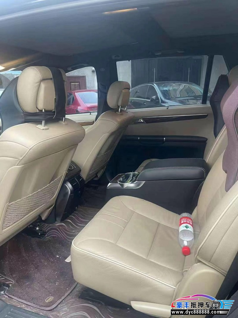 14年奔驰R轿车抵押车出售