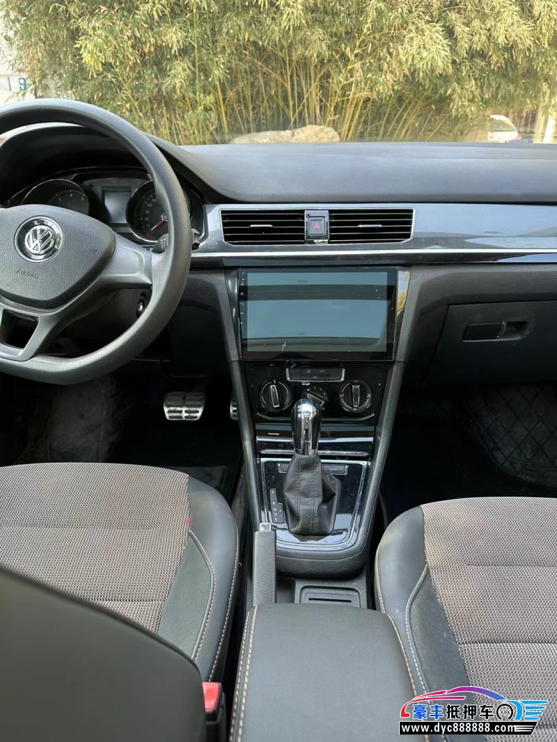 17年大众蔚然轿车抵押车出售