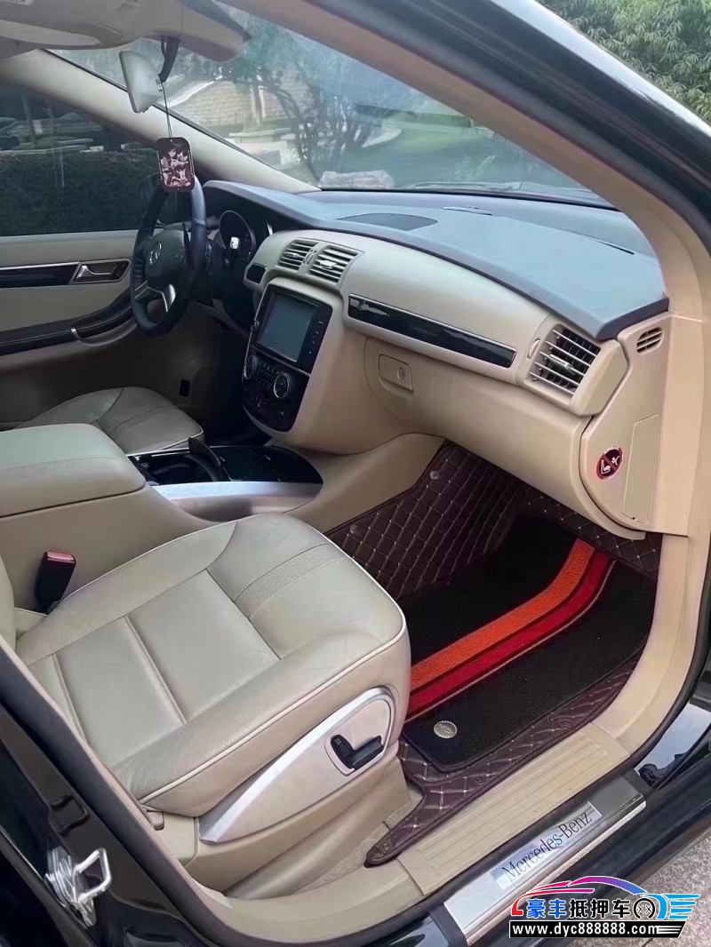17年奔驰R级轿车抵押车出售