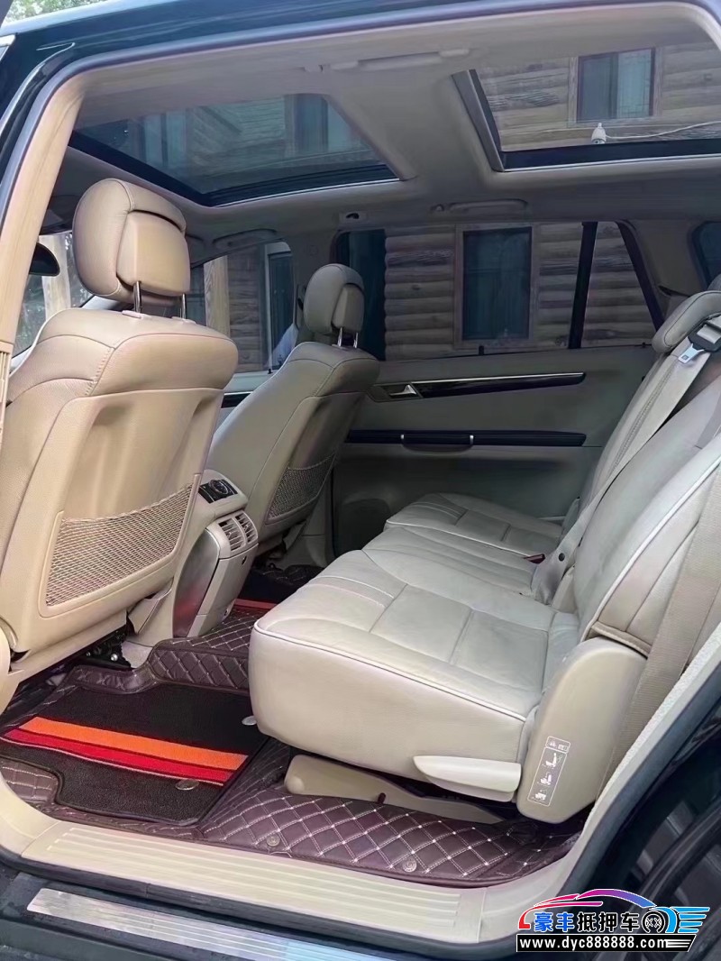 17年奔驰R级轿车抵押车出售