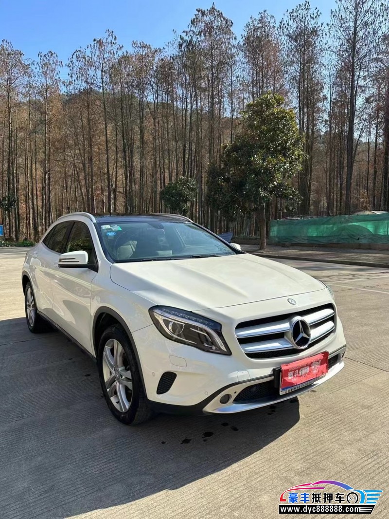 15年奔驰GLA轿车抵押车出售