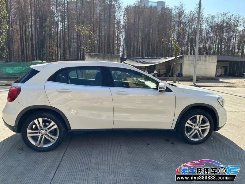 15年奔驰GLA轿车抵押车出售