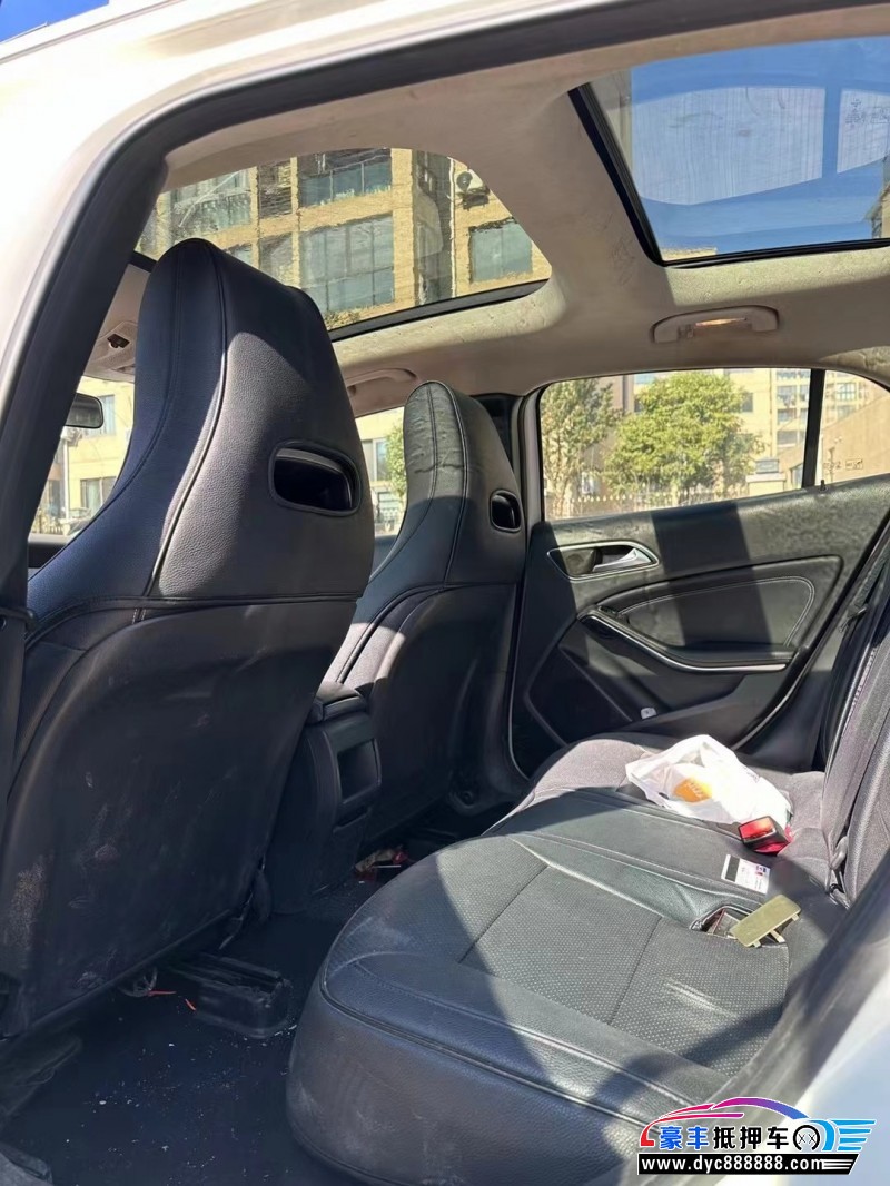 15年奔驰GLA轿车抵押车出售