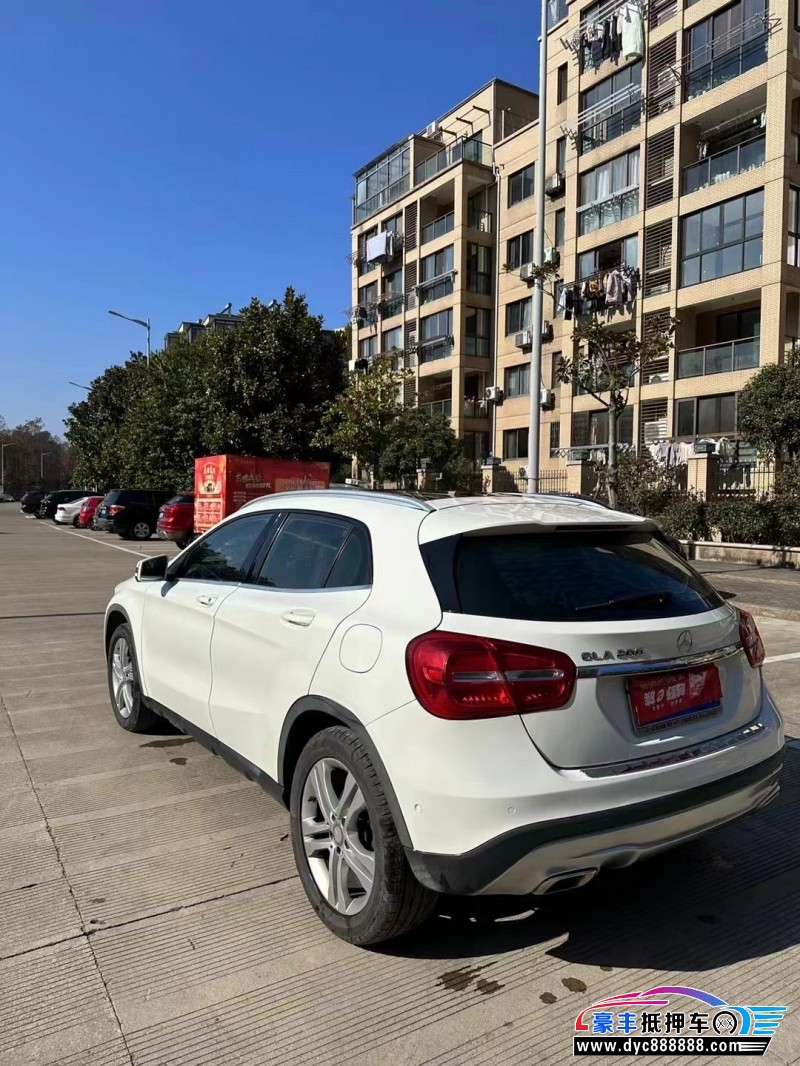 15年奔驰GLA轿车抵押车出售
