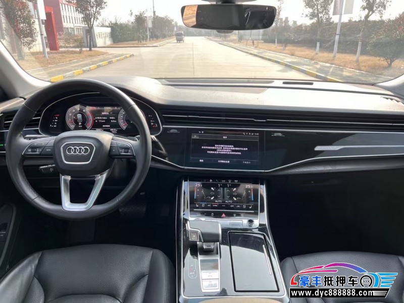 22年奥迪Q8轿车抵押车出售