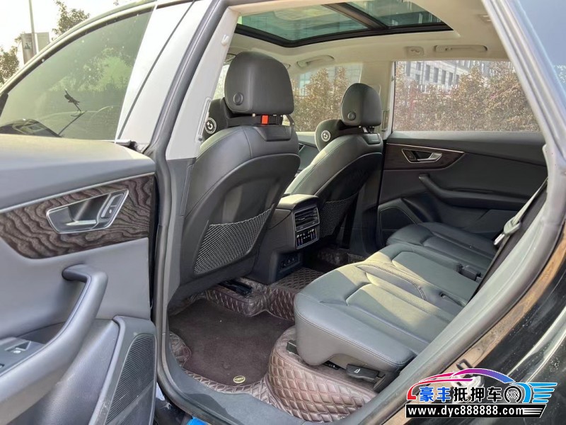 22年奥迪Q8轿车抵押车出售