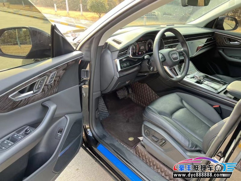 22年奥迪Q8轿车抵押车出售