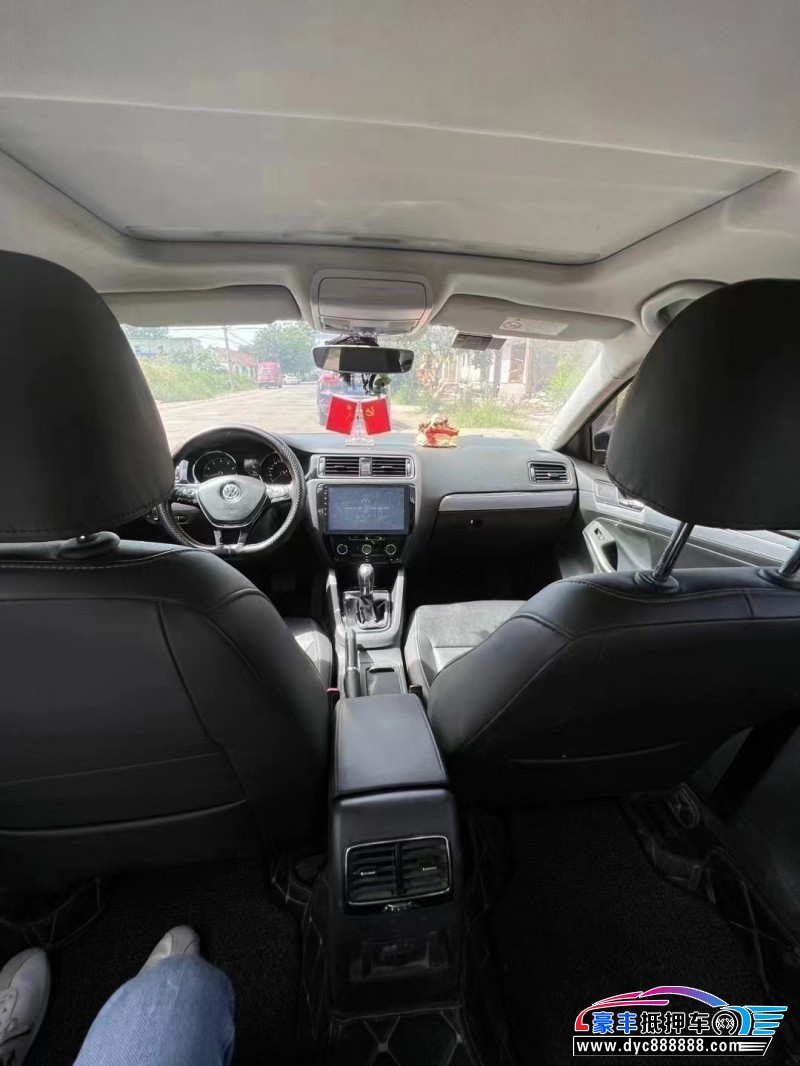 18年大众速腾轿车抵押车出售