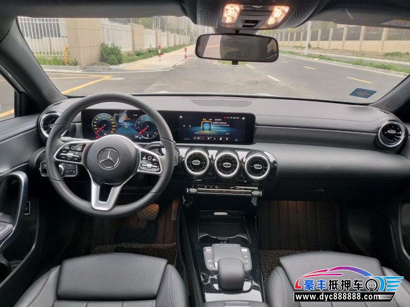 21年奔驰A轿车抵押车出售