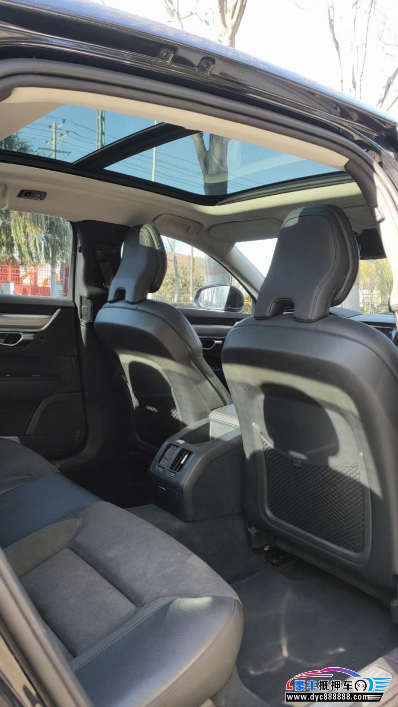 19年沃尔沃S90轿车抵押车出售