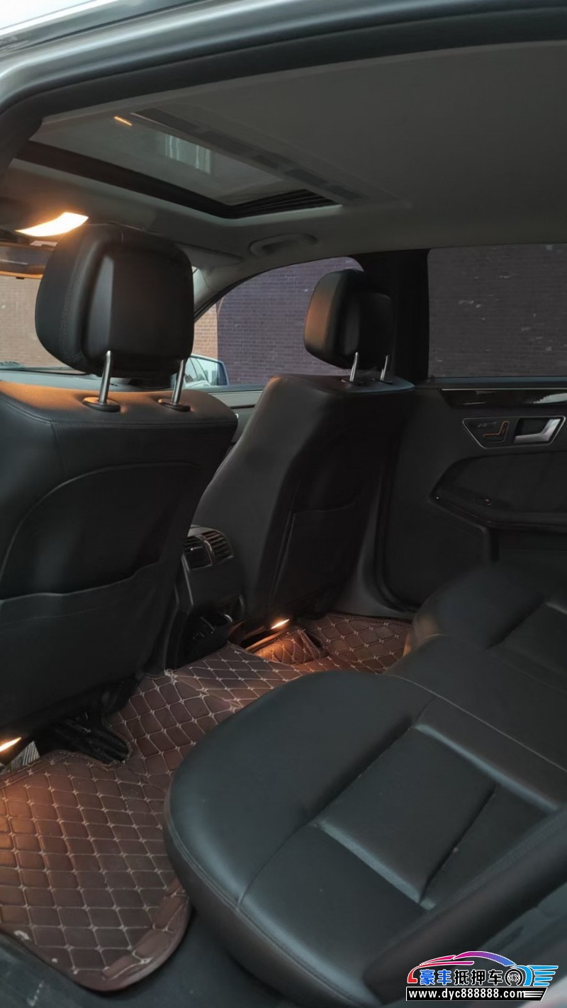 13年奔驰E轿车抵押车出售