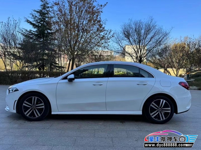 20年奔驰A轿车抵押车出售