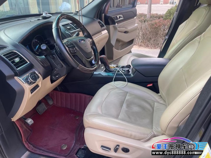 15年福特探险者轿车抵押车出售