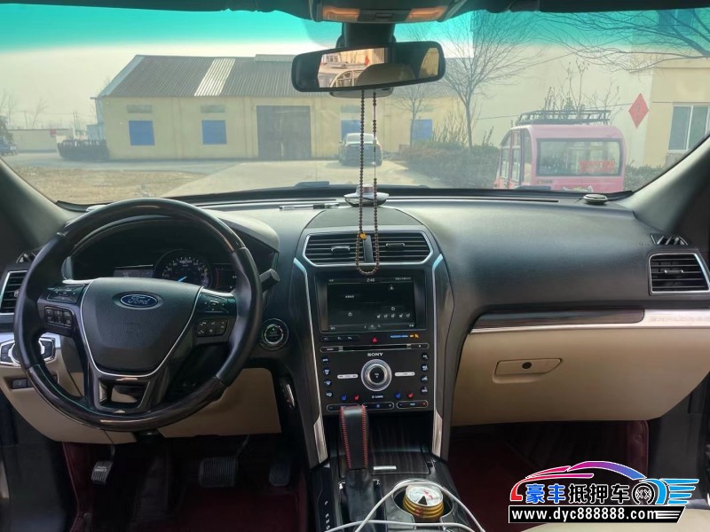 15年福特探险者轿车抵押车出售