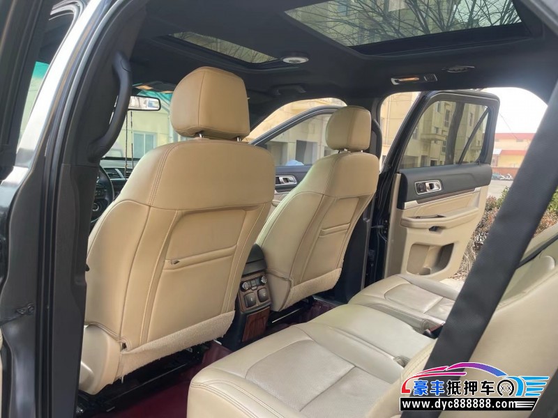 15年福特探险者轿车抵押车出售