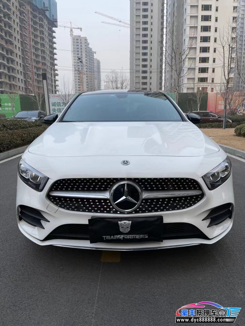 21年奔驰A轿车抵押车出售