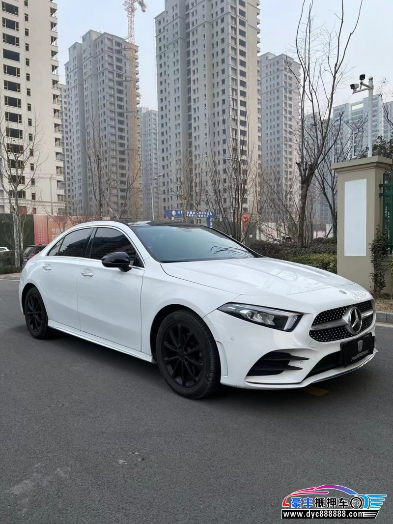 21年奔驰A轿车抵押车出售