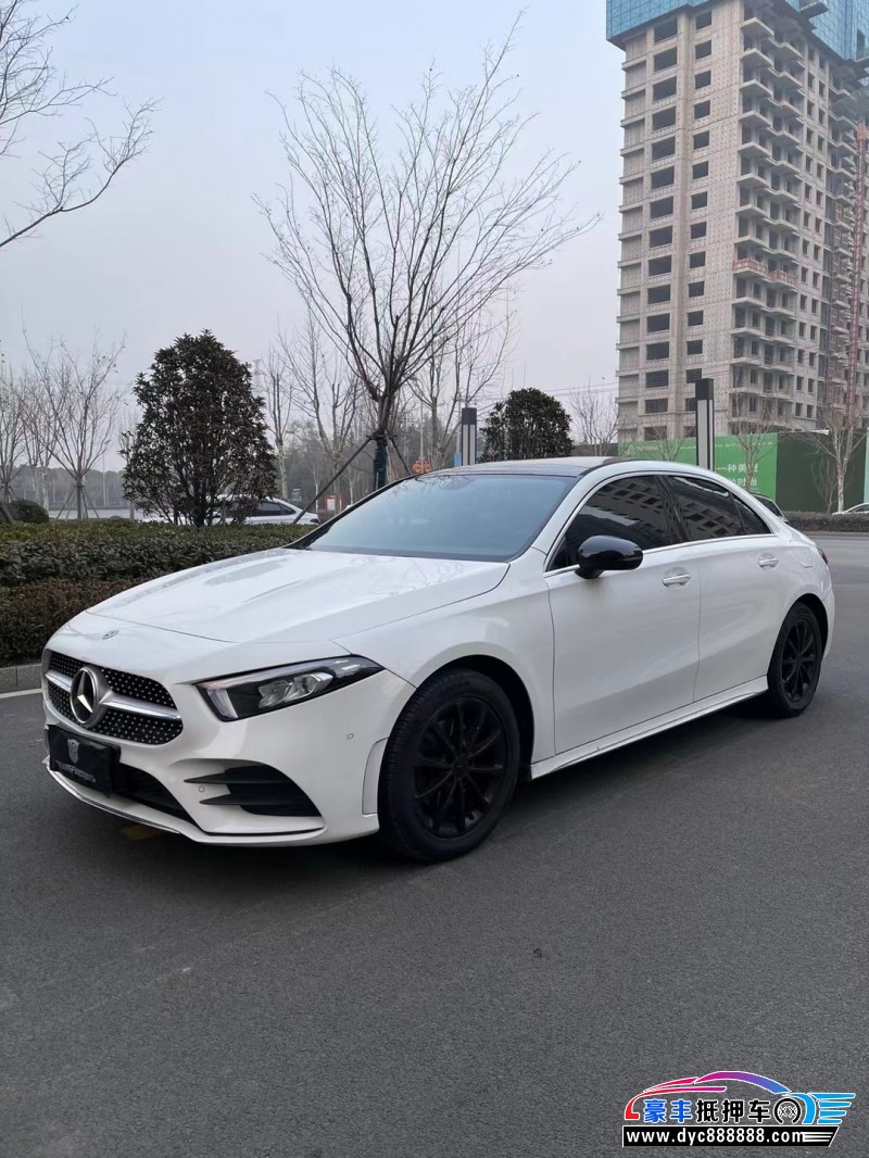 21年奔驰A轿车抵押车出售