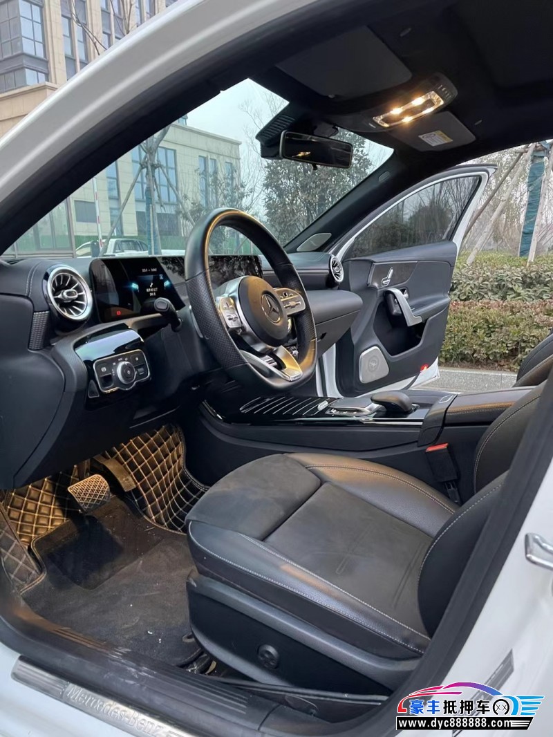 21年奔驰A轿车抵押车出售