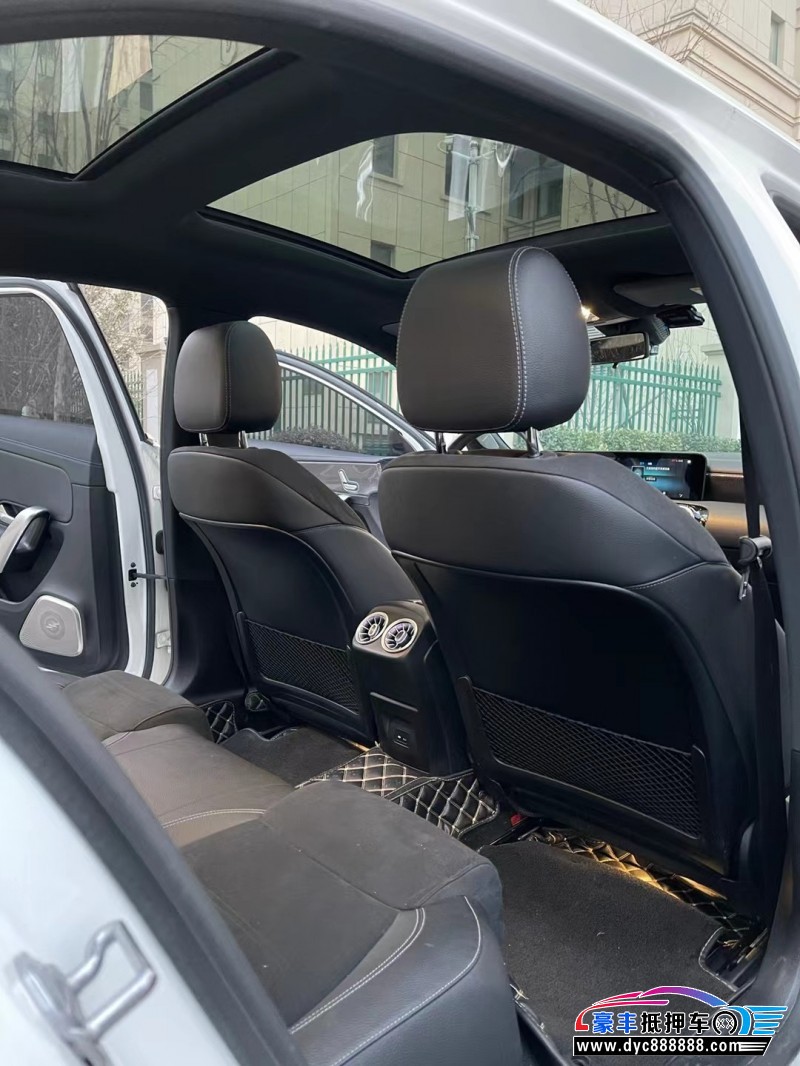 21年奔驰A轿车抵押车出售