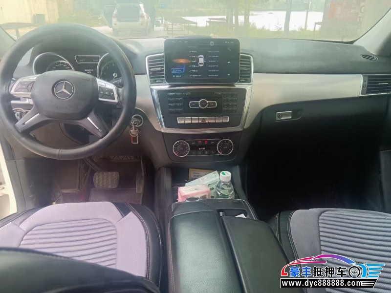 13年奔驰ML轿车抵押车出售