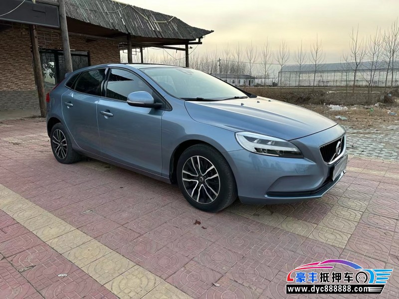 17年沃尔沃V40轿车抵押车出售