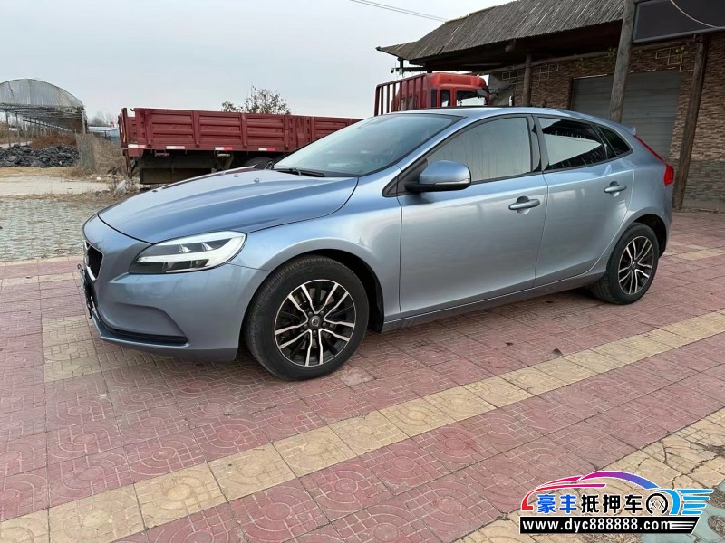17年沃尔沃V40轿车抵押车出售