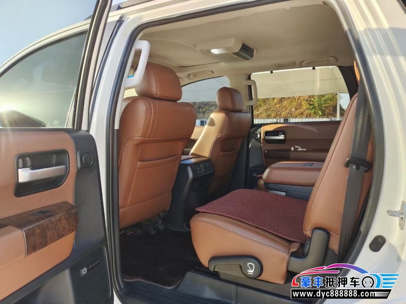 10年丰田红杉轿车抵押车出售