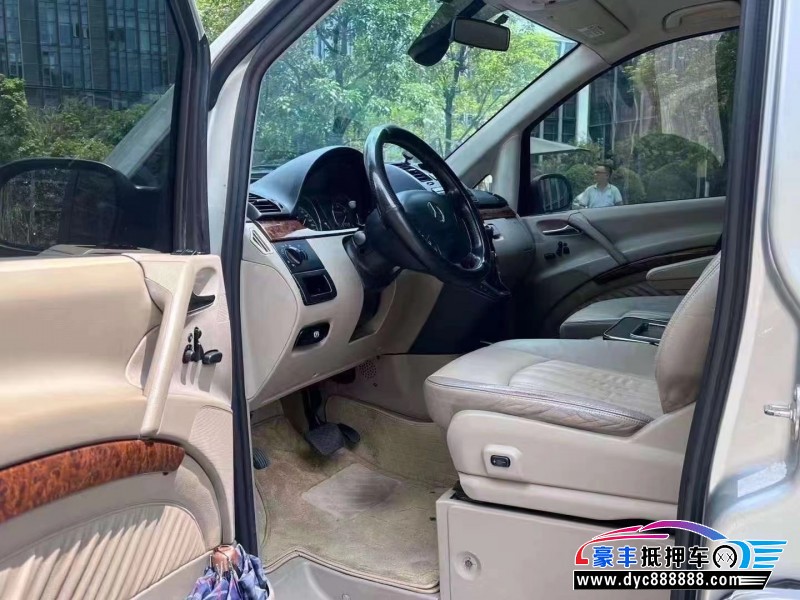 10年奔驰唯雅诺轿车抵押车出售