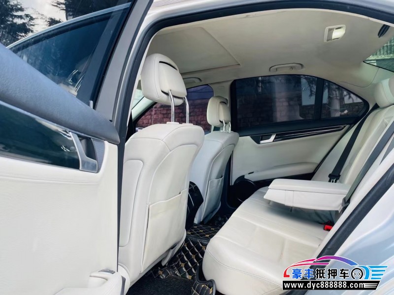 13年奔驰C轿车抵押车出售