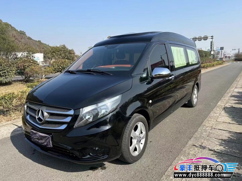 18年奔驰威霆轿车抵押车出售