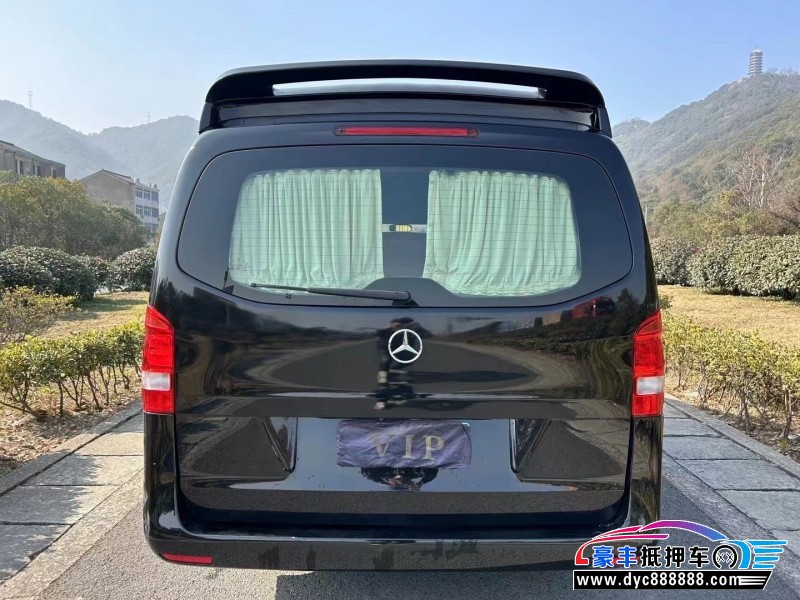 18年奔驰威霆轿车抵押车出售