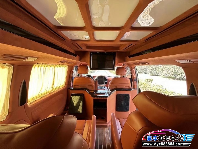 18年奔驰威霆轿车抵押车出售