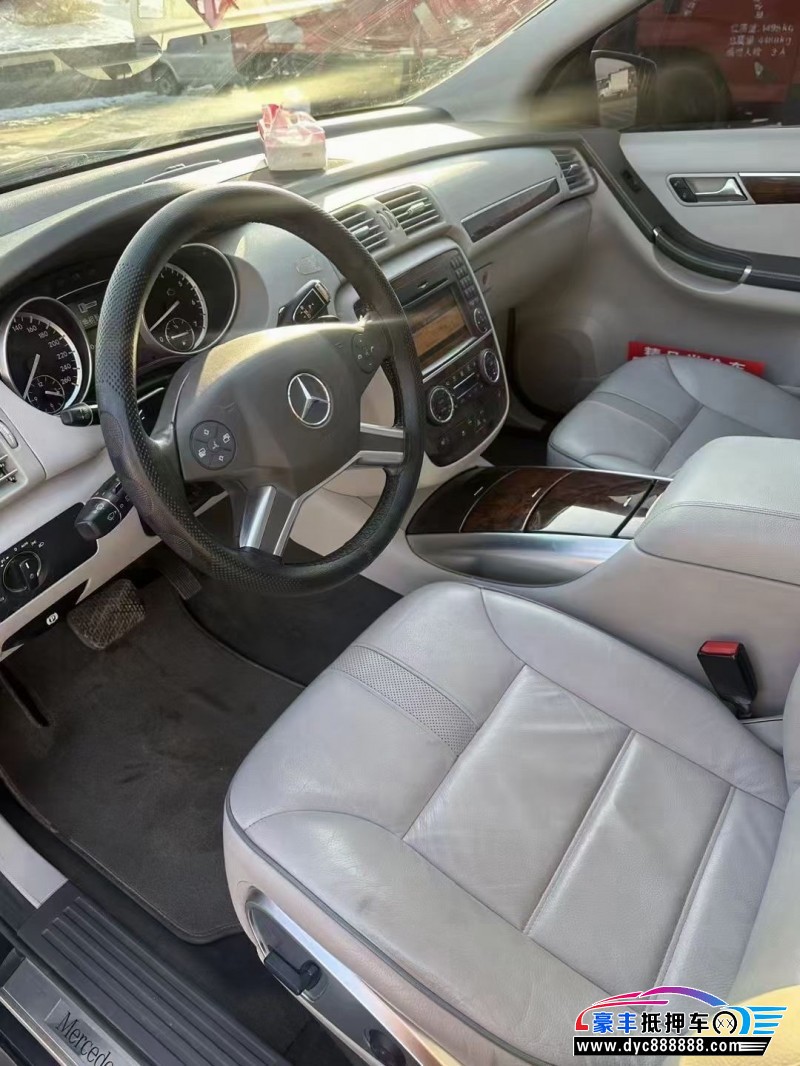 14年奔驰R级轿车抵押车出售