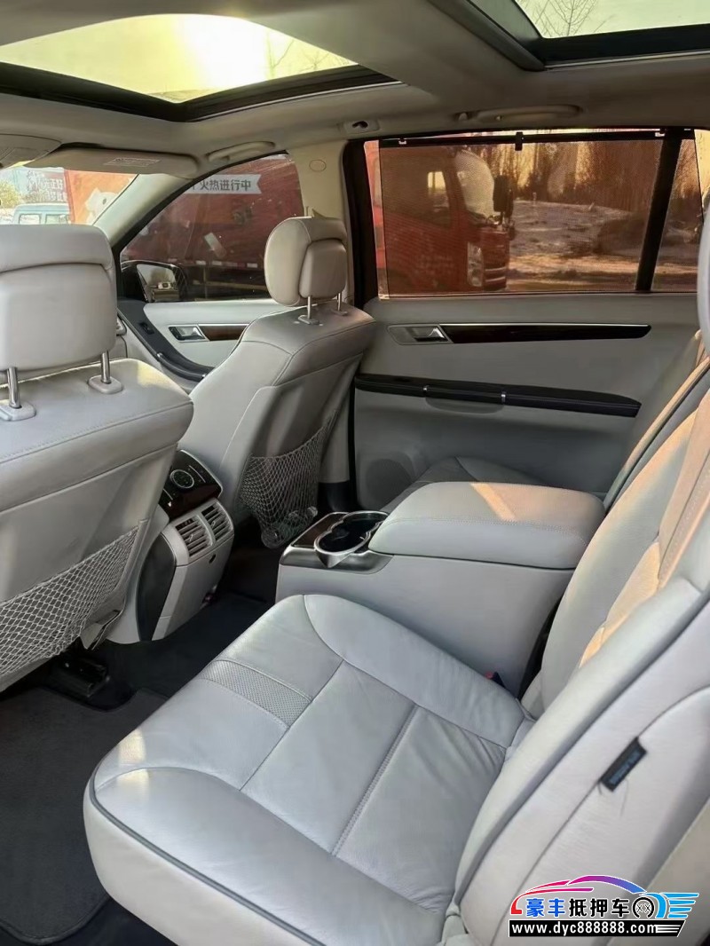 14年奔驰R级轿车抵押车出售