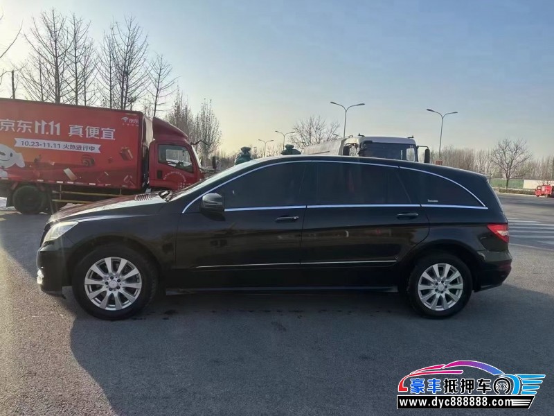 14年奔驰R级轿车抵押车出售