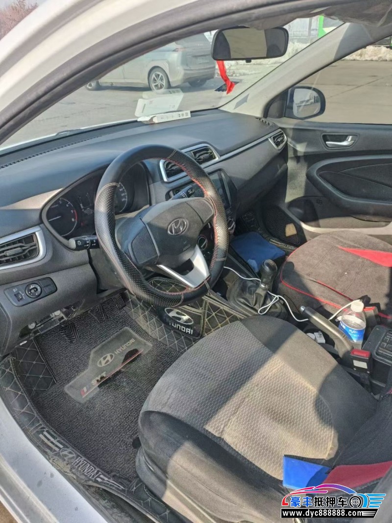 19年现代瑞纳轿车抵押车出售