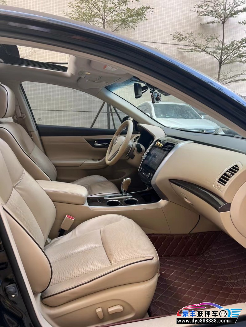 14年日产天籁轿车抵押车出售