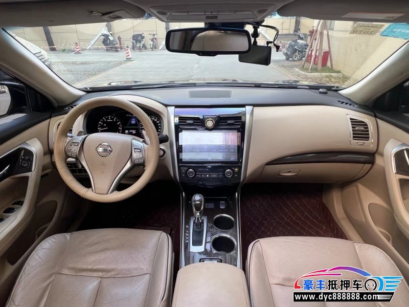 14年日产天籁轿车抵押车出售