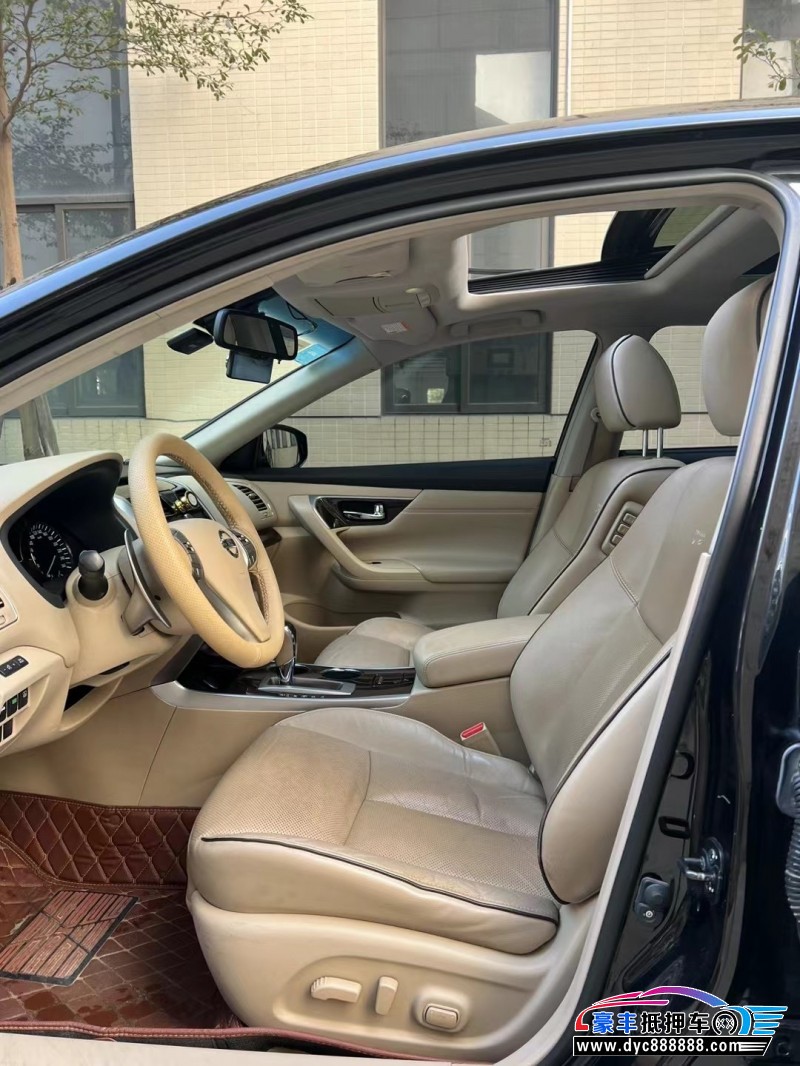 14年日产天籁轿车抵押车出售